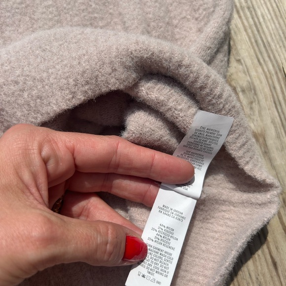 Aerie Sz M Womens Comfy Beige Chunky Sweater Super Soft Cozy - Picture 8 of 16